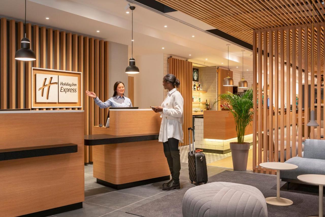 Holiday Inn Express - Marne-La-Vallee Val D'Europe By Ihg Bailly-Romainvilliers Exterior photo